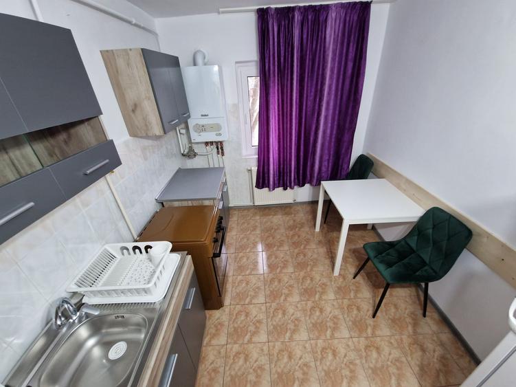 Apartament cu 2 camere semidecomandat în 5 Călărasi
