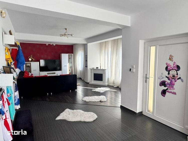 Casă cu 7 camere cu Teren 960 Mp în Pielești