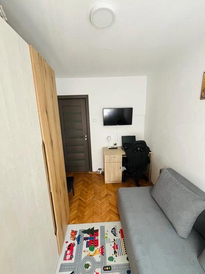 Apartament cu 3 camere semidecomandat în Dacia