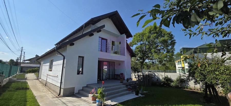 Casă cu 4 camere cu Teren 497 Mp în Central