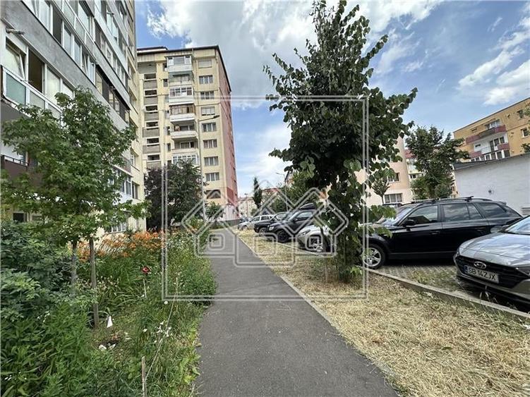 Apartament 3 camere, complet renovat situat intr-o zona buna - 16