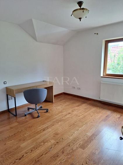 Casa deosebită în Europa – stil clasic, terase și grădină amenajata - 16