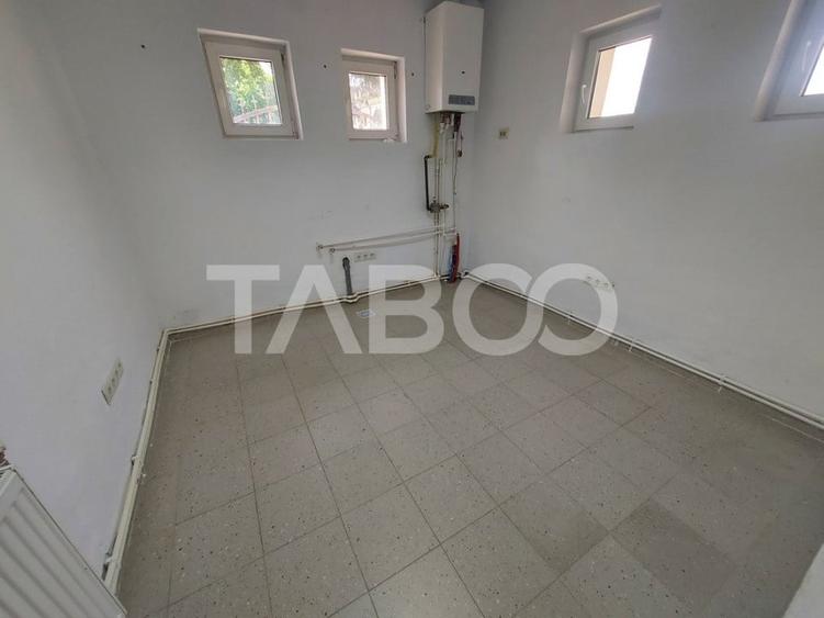 Spatiu comercial 370 mpu de inchiriat curte privata 1500 mp usi garaj - 4