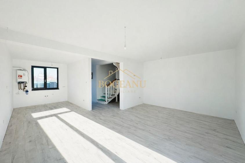 Duplex cu 4 camere cu Canalizare în Utvin