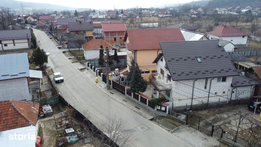 Casă cu 4 camere cu Teren 200 Mp în Central