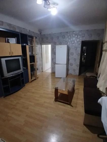 Apartament cu 4 camere semidecomandat în Barbu Văcărescu
