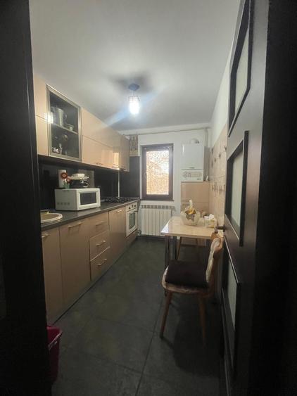 Apartament cu 3 camere decomandat în Crișan