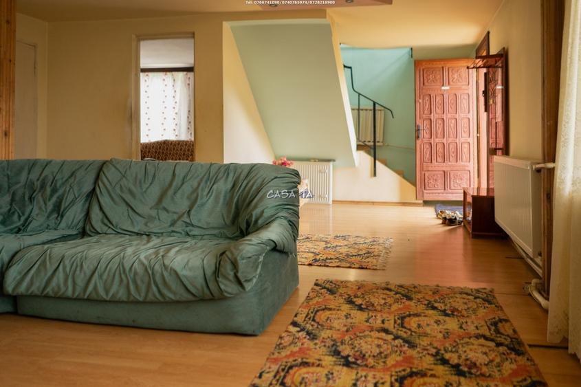 Casă individuală cu 7 camere cu Teren 2310 Mp în Licurici