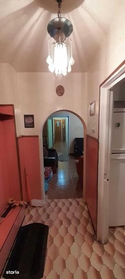Apartament cu 4 camere semidecomandat în Vatra Luminoasă