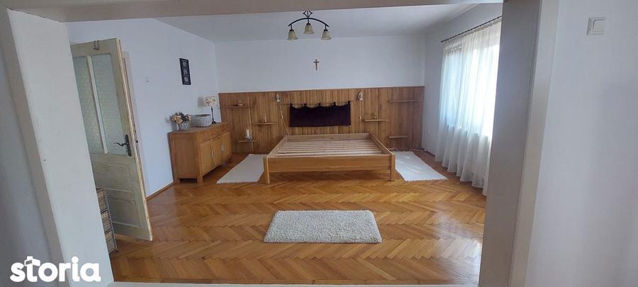Casă cu 5 camere cu Teren 936 Mp în Central
