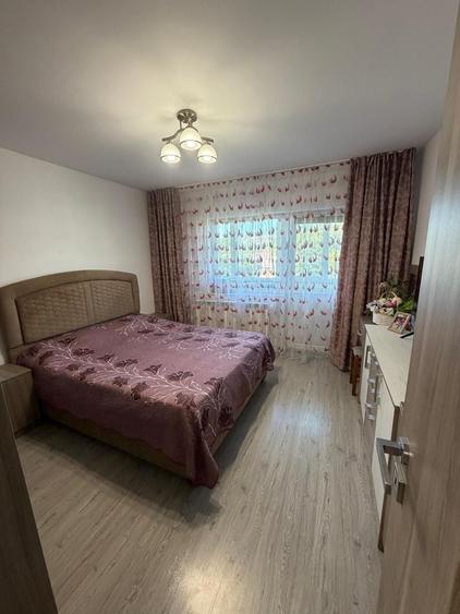 Apartament cu 3 camere decomandat în Împăratul Traian
