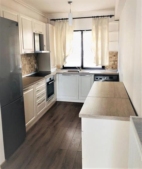 Apartament cu 4 camere semidecomandat, mobilat în Europa