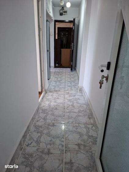 Apartament cu 3 camere semidecomandat în Central