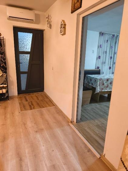 Casă individuală cu 4 camere cu Garaj în Crucea
