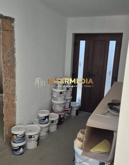Casă individuală cu 5 camere cu Canalizare în Micești