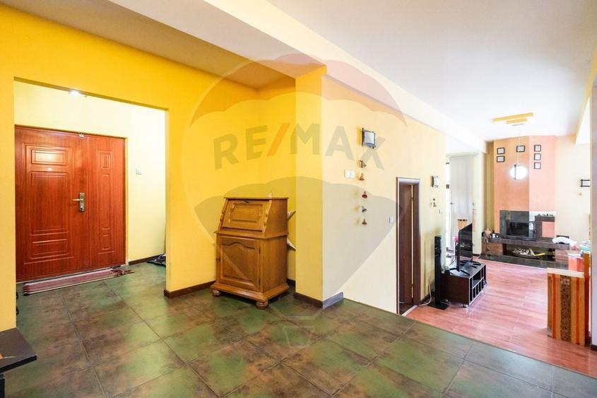 Casă individuală cu 5 camere cu Piscina în Izvorani