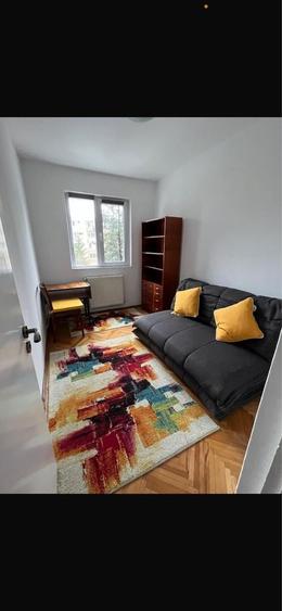 Apartament cu 3 camere semidecomandat în Astra