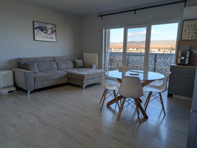 Apartament cu 2 camere semidecomandat, mobilat în Florești