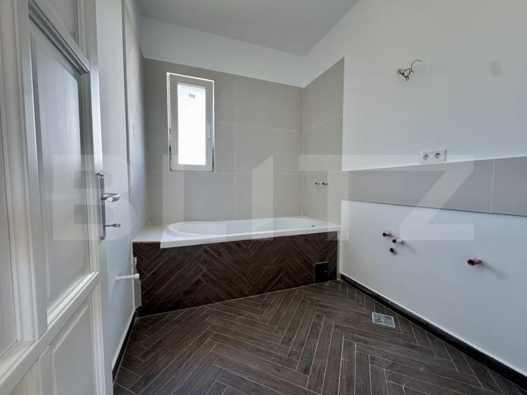 Casă individuală cu 4 camere cu Canalizare în Corunca