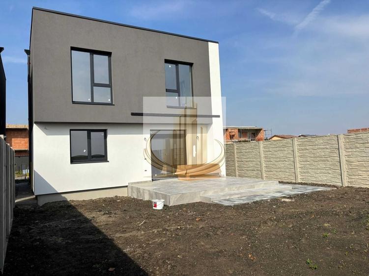 Duplex cu 5 camere cu Canalizare în Săcălaz
