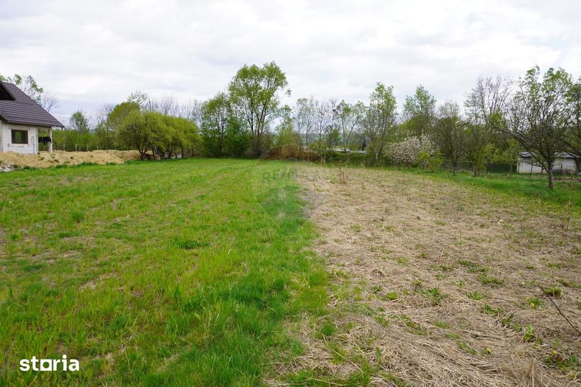 Teren de 2216 mp, în Sarasău