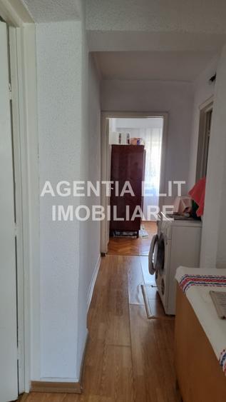 Apartament cu 3 camere semidecomandat în Central
