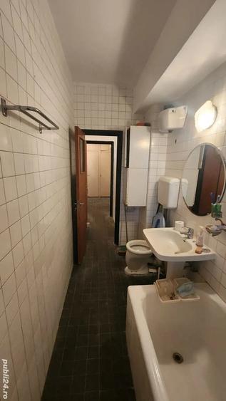Apartament cu 4 camere semidecomandat în Regina Elisabeta