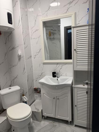 Apartament cu 3 camere semidecomandat în Tineretului