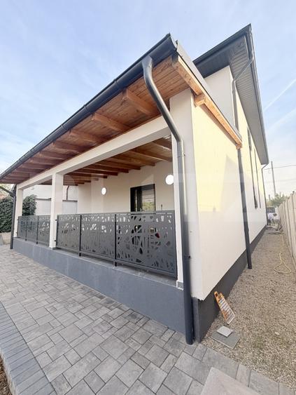 Casă individuală cu 5 camere cu Canalizare în Șimnicu de Jos