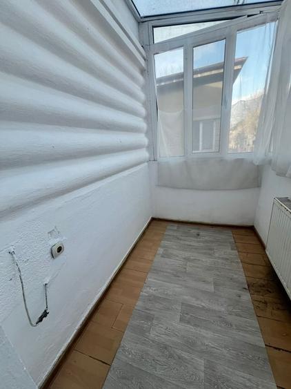 Casă cu 8 camere cu Teren 197 Mp în Calea Călărașilor