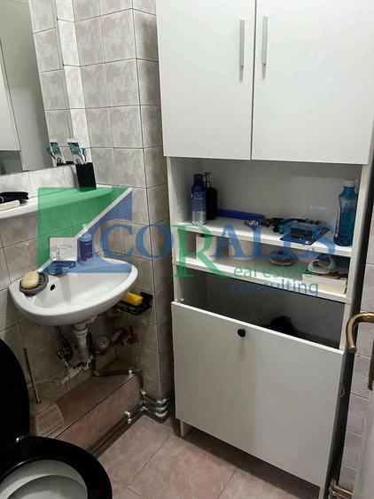 Apartament cu 3 camere semidecomandat în Complex Studențesc