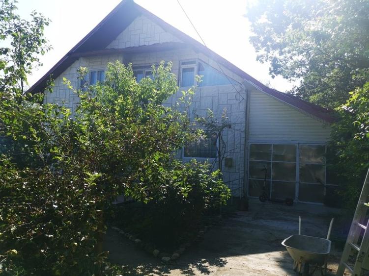 Casă individuală cu 8 camere cu Garaj în Trivale
