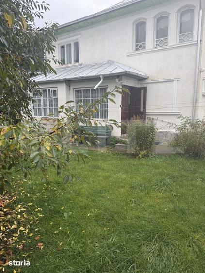 Casă cu 6 camere cu Teren 420 Mp în Central