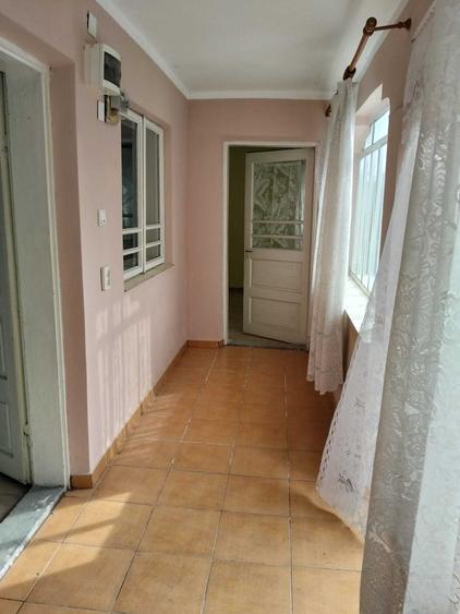 Casă cu 4 camere în Dochia