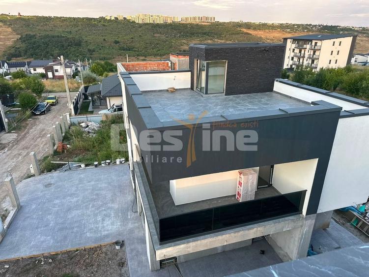 Casă individuală cu 5 camere cu Canalizare în Rediu