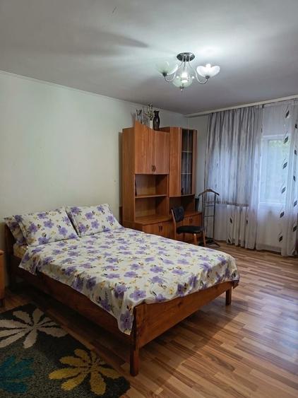 Apartament cu 3 camere decomandat în Bratia din Deal