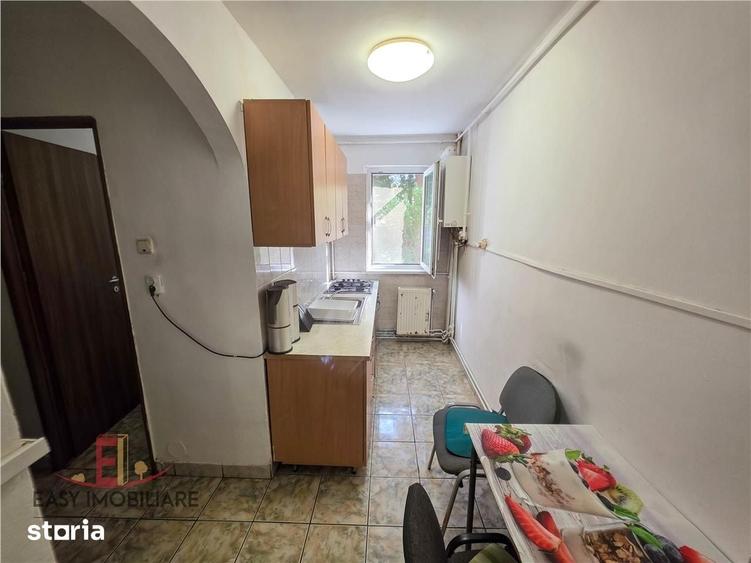 Apartament cu 3 camere decomandat în Dâmbu Pietros