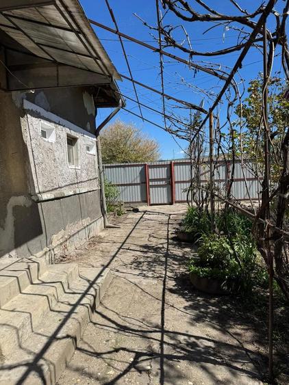 Vand casa cu gradina in Vanju-Mare jud. MH, situata intr-o zona buna si linistita a orasului. - 4