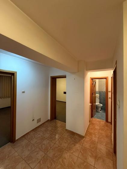 Vânzare apartament de 3 camere Decebal- vedere stradala - 8