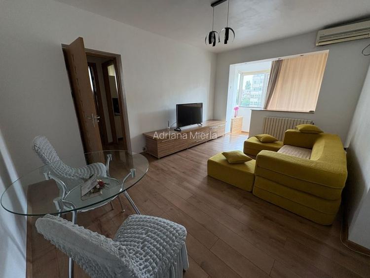 Apartament, 3 camere, decomandat, 65 mp, Calea Bucuresti, Zona Universitatii Apartament, 3 camere, decomandat, 65 mp, Calea Bucuresti, Zona Universitatii