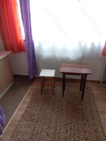 Gars sud 21 mp. Etaj 2, de pe revolu?iei langa circa sud - 5