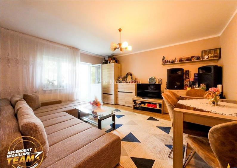 LIVE!Decomandat,pe 4camere,zonare linistita,compozitie frumo