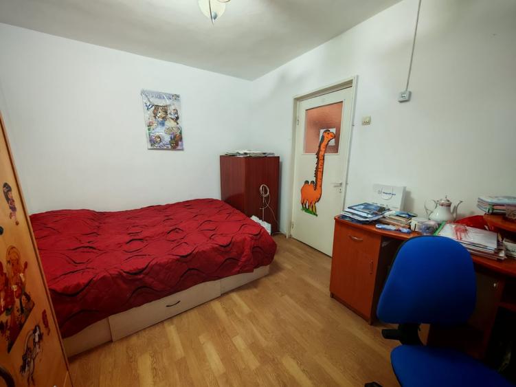 Apartament 2 camere semidecomandat, etaj 3, Micro 19 – zonă Capăt Troleu. - 4