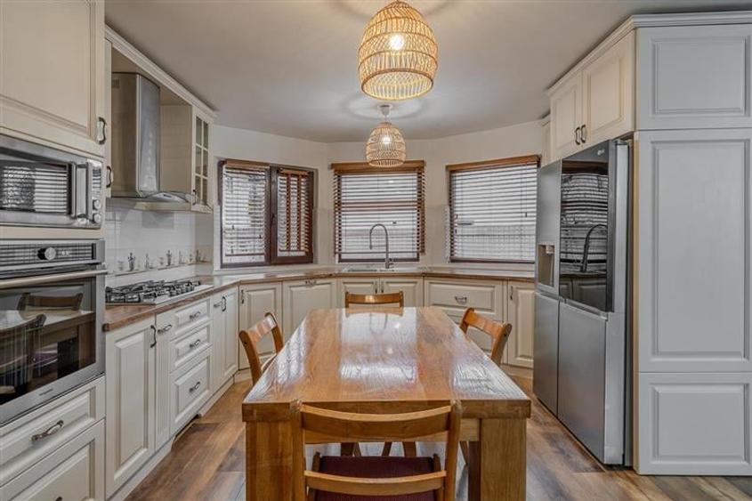 PROGRESUL GIURGIULUI,VILA INDIVIDUALA,5 CAMERE,221 MP,TEREN 379 MP - 5