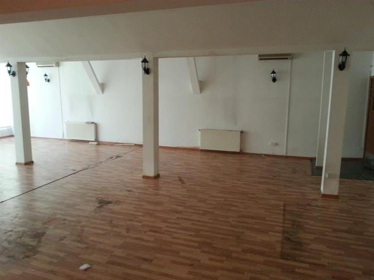 Cladire de 650 utili + 120 mp curte pretabila restaurant sau birouri - 7