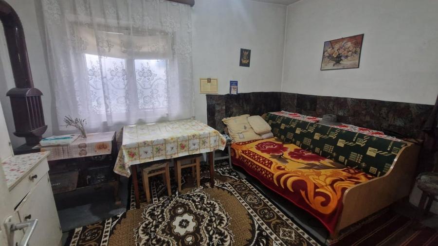 CASA 4 CAMERE , SUPRAFATA TOTALA 80 MP , TEREREN 355 MP, DESCHIDERE  17,5 ML - 6