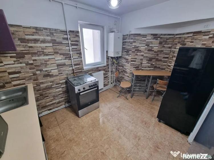 Apartament cu 3 camere decomandat, mobilat în Trocadero