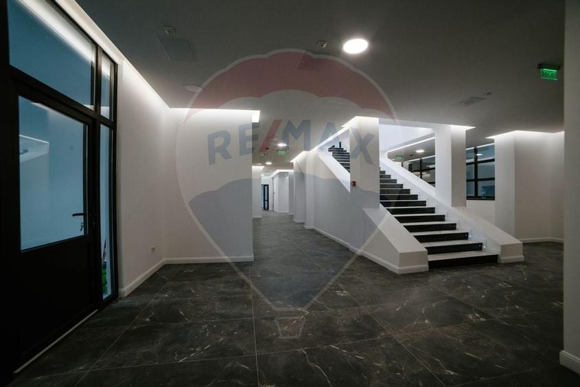 Spatiu comercial ULTRACENTRAL - 2,300mp de inchiriat - 20