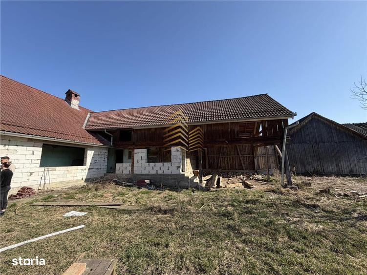 Casa Cu 40 Ari Intravilan - 1