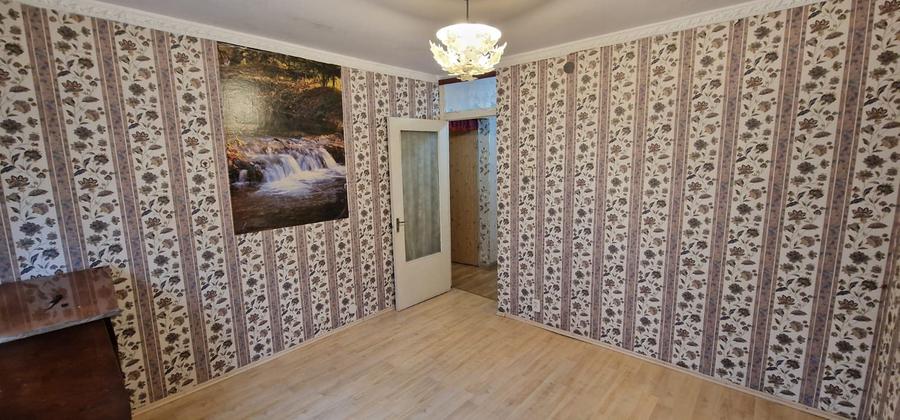 Enachita Vacarescu ,se vinde la parter apartament decomandat 2 camere pret 60000 - 8